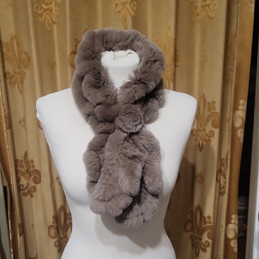 Rex Rabbit Pull Thru Scarf Rosette